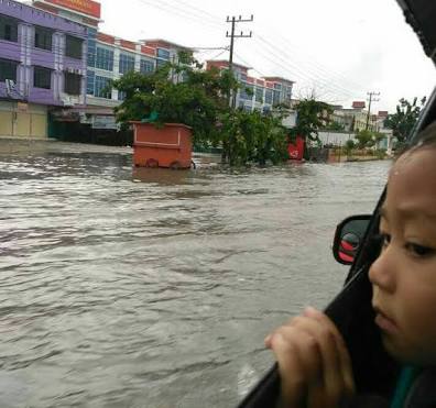 Banjir di Jalan Delima Pekanbaru beberapa waktu lalu